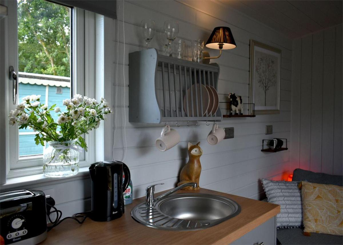 Riverview Lodges And Glamping Welshpool Exteriér fotografie